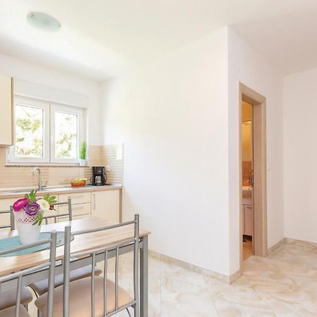 Awesome Apartment In Krvavica With Kitchen Extérieur photo